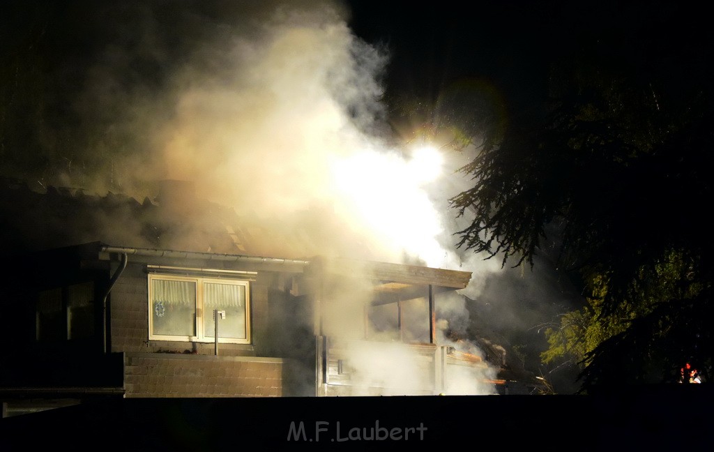 Grossfeuer Einfamilienhaus Siegburg Muehlengrabenstr P0360.JPG - Miklos Laubert